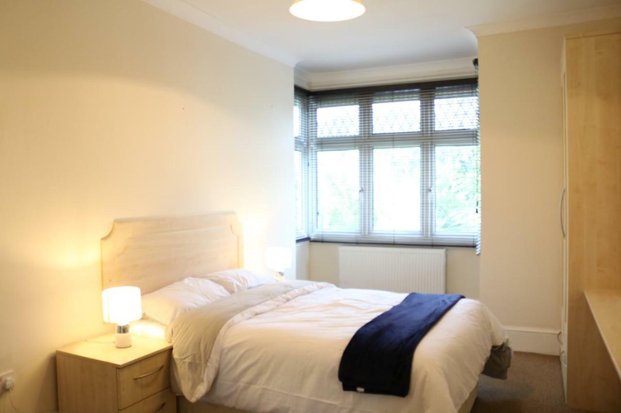 Right Stay Guildford Luaran gambar